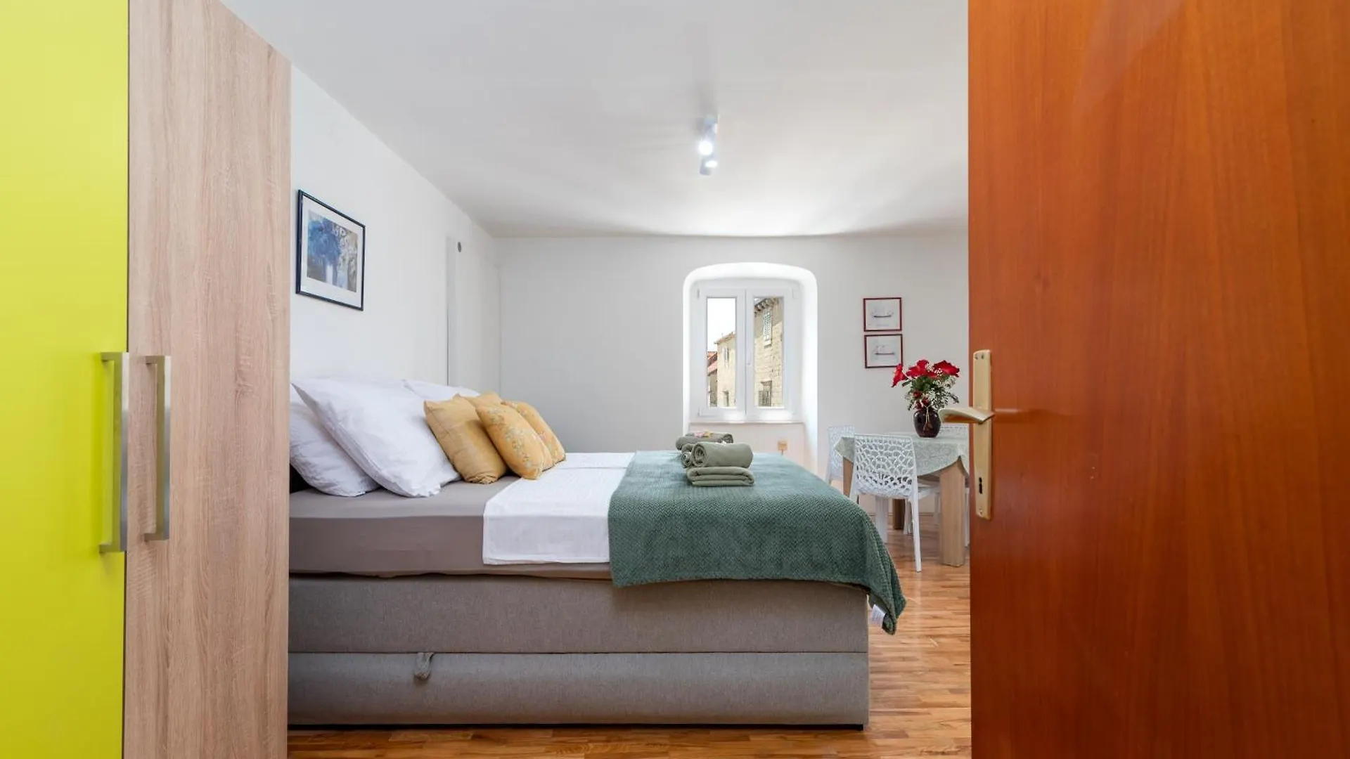 Trogir Square View-Heritage Apartments Croatia