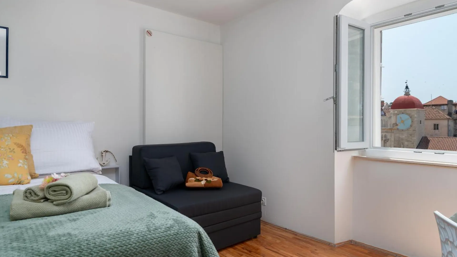 Trogir Square View-Heritage Apartments Croatia